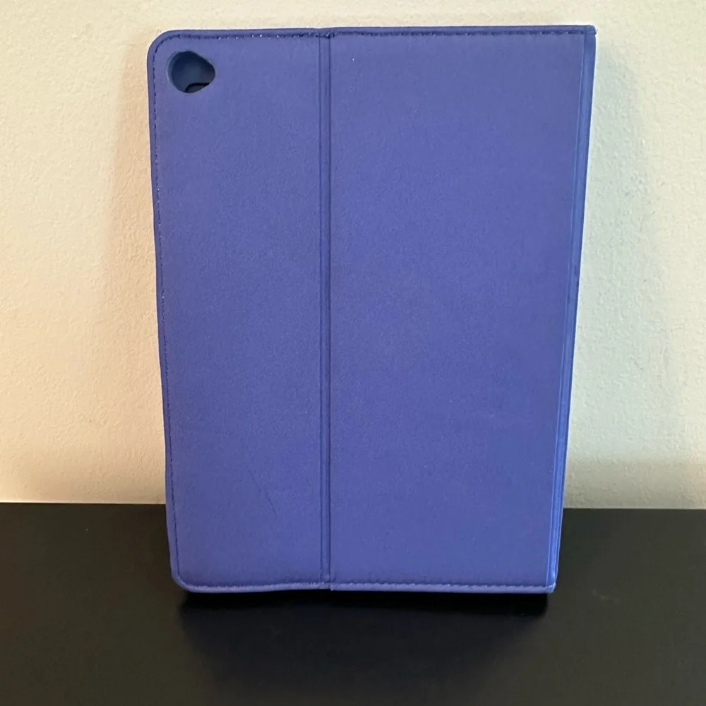 Marc Jacobs Tablet Cover and Stand– Blue